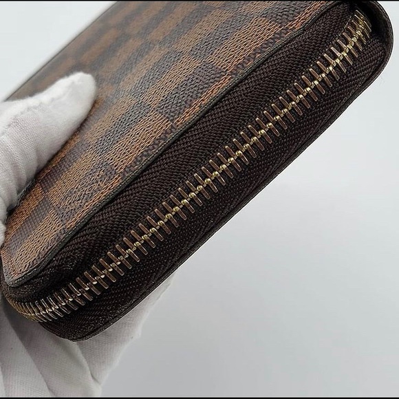 Authentic Louis Vuitton long zippy wallet - Picture 5 of 9